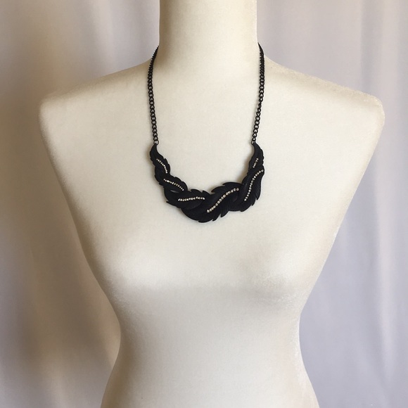 BLACK/JEWEL FEATHER NECKLACE - Picture 2 of 6